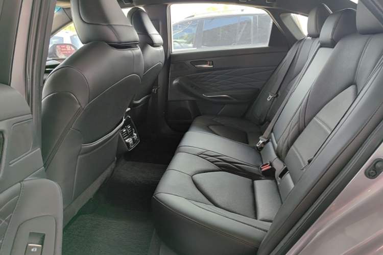 Used Toyota Avalon 2019 2.5L Touring Premium Version China VI Standard Left Rear Seat