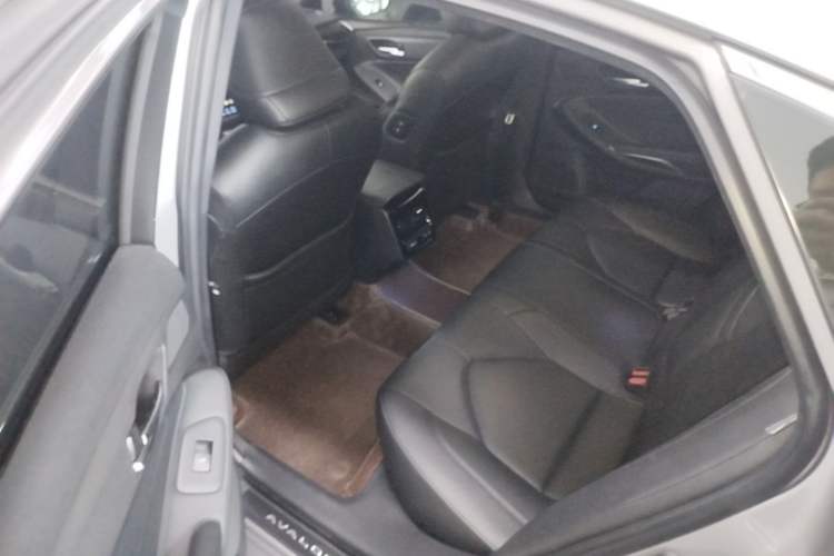 Used Toyota Avalon 2019 2.0L XLE Premium Edition China VI Left Rear Seat