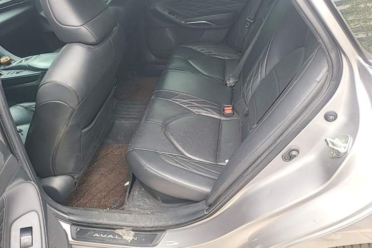 Used Toyota Avalon 2019 Dual-Engine 2.5L XLE Prestige Version China VI Standard Left Rear Seat
