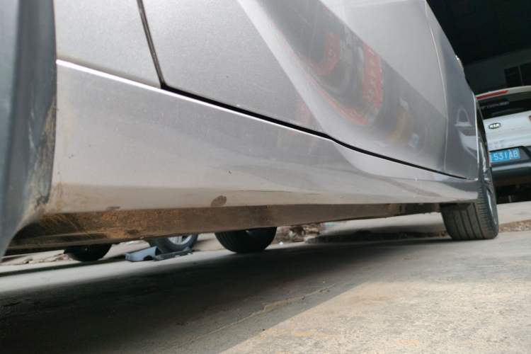Used Toyota Avalon 2019 2.0L XLE Premium Edition China VI Left Side Sill