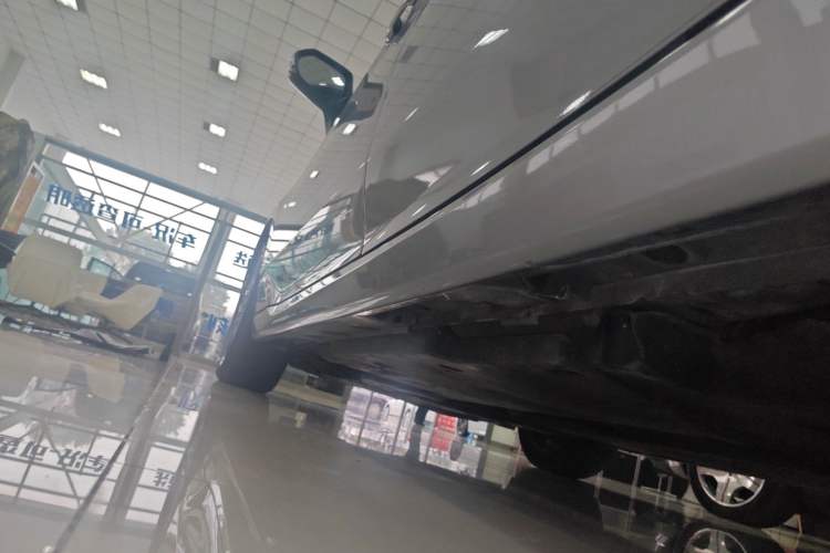 Used Toyota Avalon 2019 2.0L Luxury Edition China VI Standard Left Side Sill