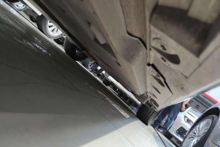 Used Toyota Avalon 2019 Dual-Engine 2.5L XLE Prestige Version China VI Standard Left Side Sill