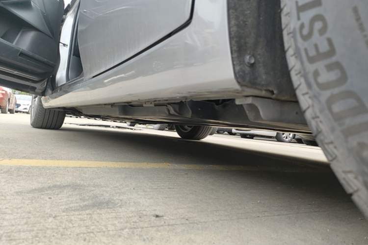 Used Toyota Avalon 2019 2.0L Luxury Edition China VI Standard Left Side Sill
