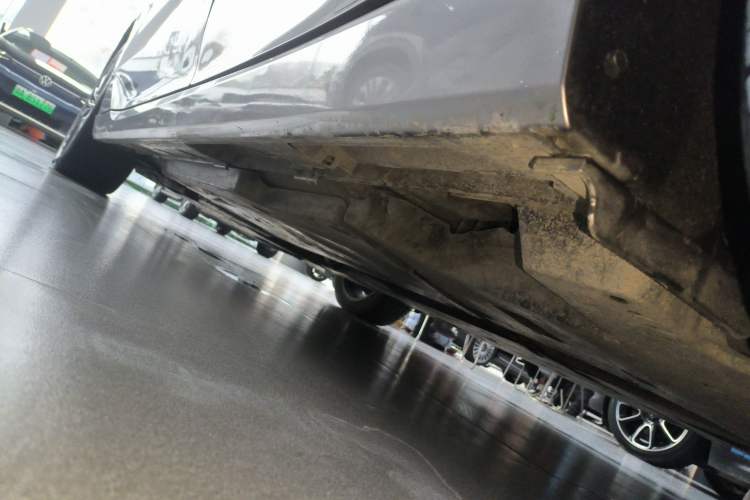 Used Toyota Avalon 2019 2.0L XLE Premium Edition China VI Left Side Sill