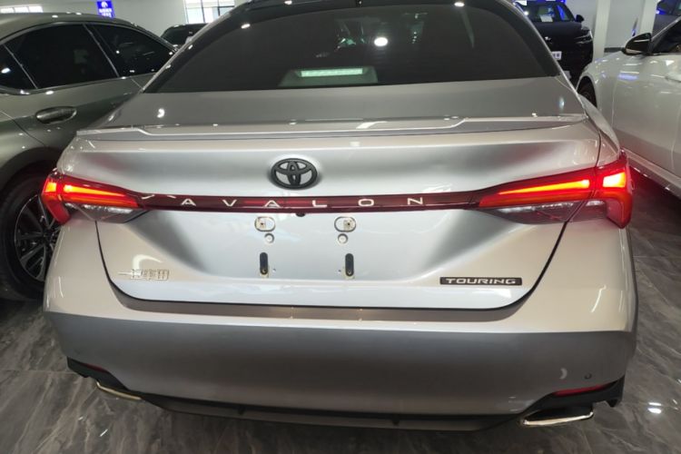 Used Toyota Avalon 2019 2.5L Touring Premium Version China VI Standard Rear