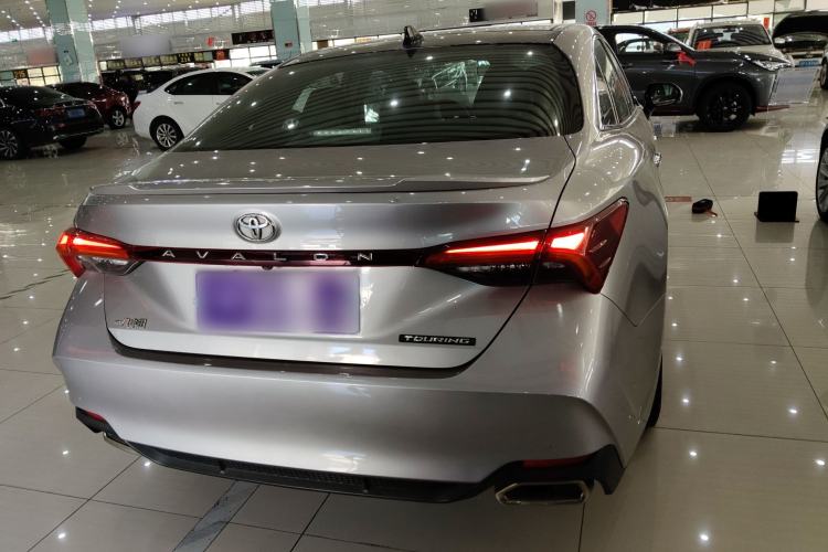 Used Toyota Avalon 2019 2.5L Touring Premium Version China VI Standard Rear