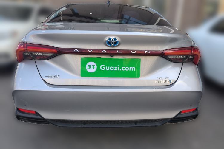 Used Toyota Avalon 2019 Dual-Engine 2.5L XLE Prestige Version China VI Standard Rear