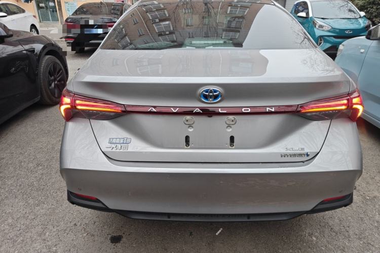 Used Toyota Avalon 2019 Dual-Engine 2.5L XLE Prestige Version China VI Standard Rear