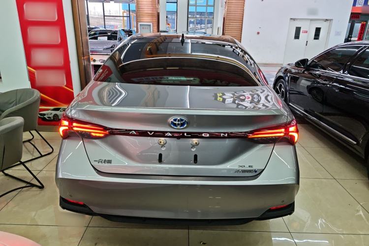 Used Toyota Avalon 2019 Dual-Engine 2.5L XLE Prestige Version China VI Standard Rear