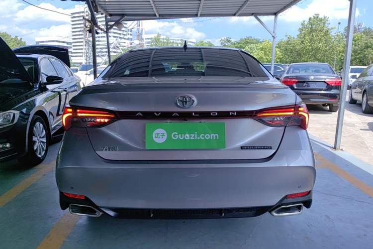 Used Toyota Avalon 2019 2.5L Touring Premium Version China VI Standard Rear