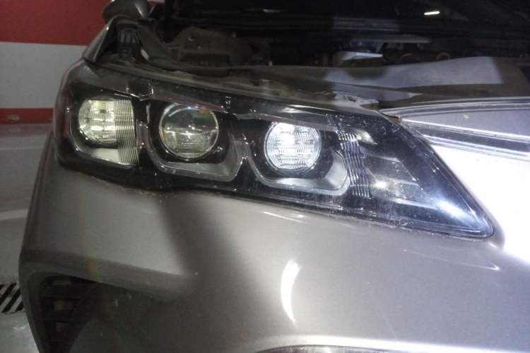Used Toyota Avalon 2019 2.0L Luxury Edition China VI Standard Right Front Headlight
