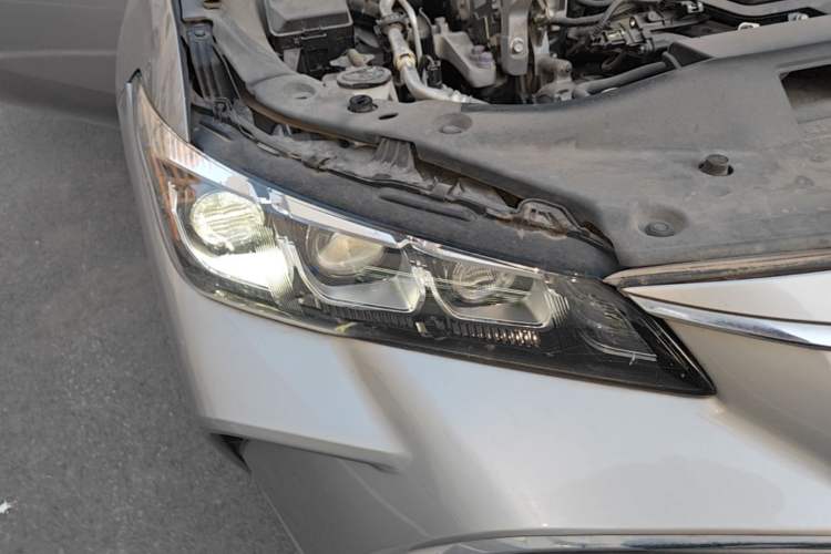 Used Toyota Avalon 2019 2.0L XLE Premium Edition China VI Right Front Headlight