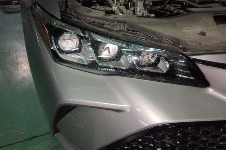 Used Toyota Avalon 2019 2.0L Luxury Edition China VI Standard Right Front Headlight