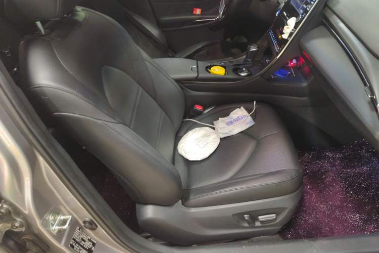 Used Toyota Avalon 2019 Dual-Engine 2.5L Luxury Edition China VI Standard Right Front Seat