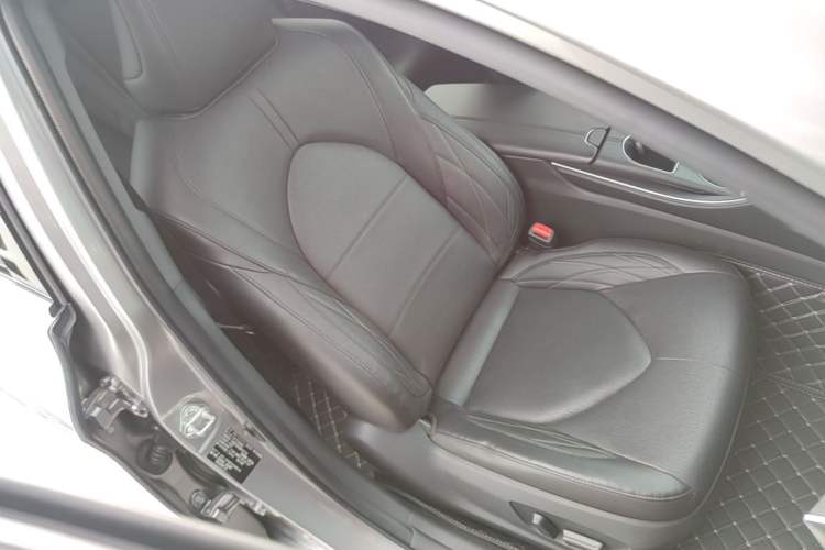 Used Toyota Avalon 2019 Dual-Engine 2.5L XLE Prestige Version China VI Standard Right Front Seat