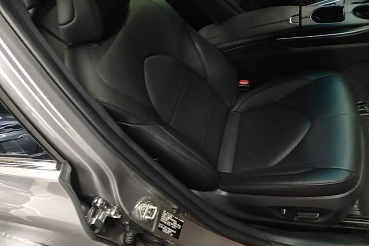 Used Toyota Avalon 2019 2.0L XLE Premium Edition China VI Right Front Seat