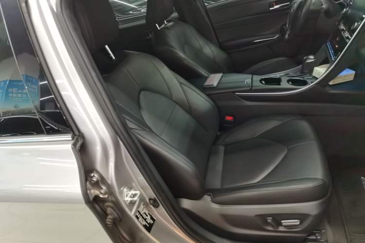 Used Toyota Avalon 2019 Dual-Engine 2.5L Luxury Edition China VI Standard Right Front Seat