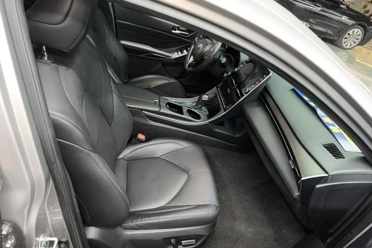 Used Toyota Avalon 2019 2.0L Luxury Edition China VI Standard Right Front Seat