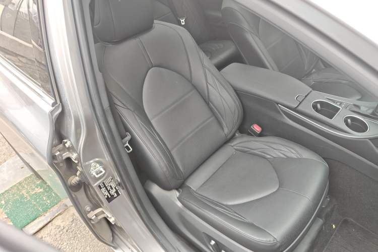 Used Toyota Avalon 2019 Dual-Engine 2.5L XLE Prestige Version China VI Standard Right Front Seat