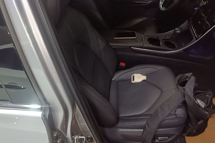 Used Toyota Avalon 2019 2.0L XLE Premium Edition China VI Right Front Seat