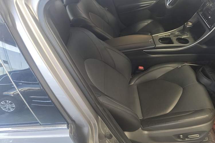 Used Toyota Avalon 2019 2.0L XLE Premium Edition China VI Right Front Seat