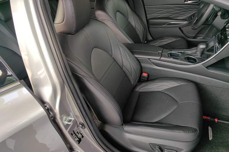 Used Toyota Avalon 2019 2.5L Touring Premium Version China VI Standard Right Front Seat