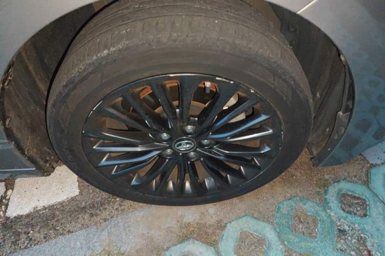 Used Toyota Avalon 2019 2.5L Touring Premium Version China VI Standard Right Front Wheel Hub