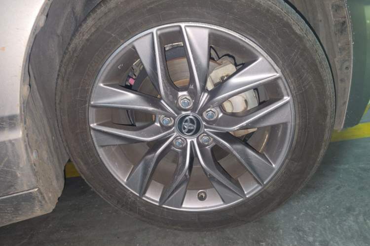 Used Toyota Avalon 2019 2.0L Luxury Edition China VI Standard Right Front Wheel Hub
