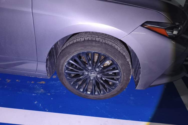 Used Toyota Avalon 2019 2.0L XLE Premium Edition China VI Right Front Wheel Hub