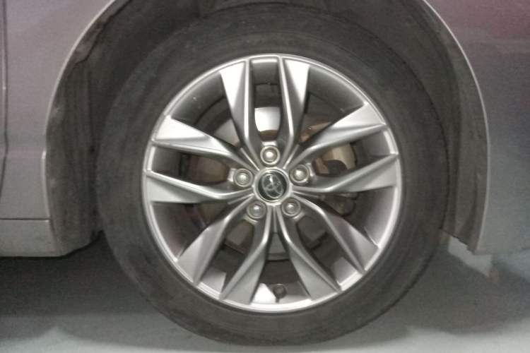 Used Toyota Avalon 2019 2.0L Luxury Edition China VI Standard Right Front Wheel Hub