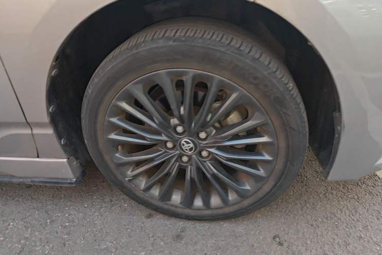 Used Toyota Avalon 2019 2.0L XLE Premium Edition China VI Right Front Wheel Hub