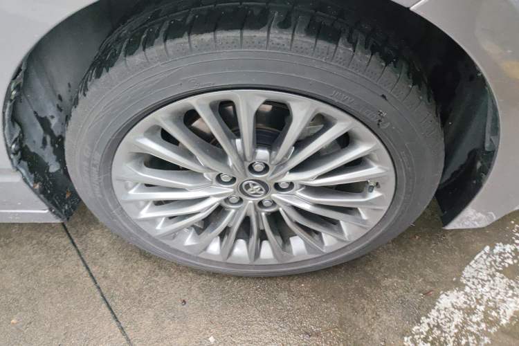 Used Toyota Avalon 2019 Dual-Engine 2.5L XLE Prestige Version China VI Standard Right Front Wheel Hub