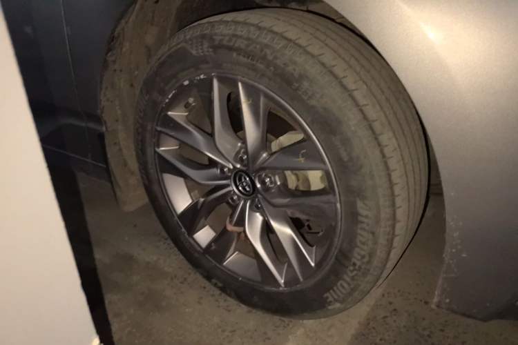 Used Toyota Avalon 2019 2.5L Ambition Version China VI Standard Right Front Wheel Hub