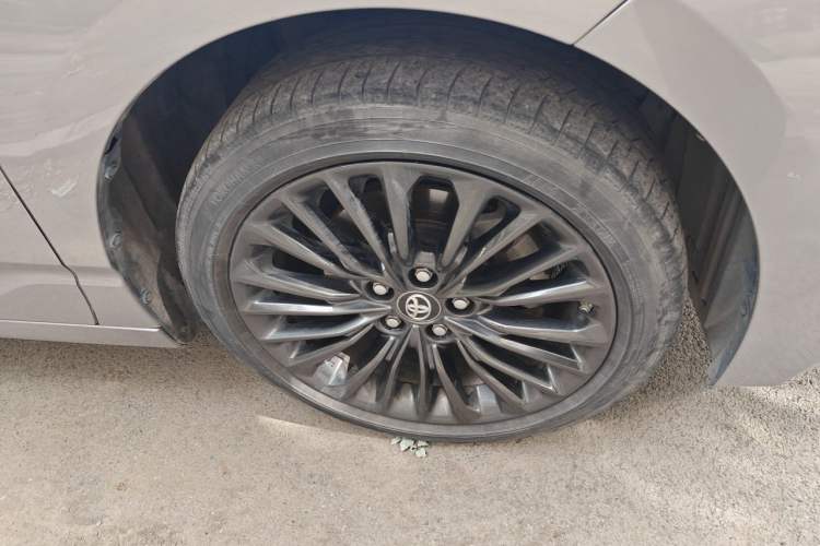 Used Toyota Avalon 2019 2.0L XLE Premium Edition China VI Right Front Wheel Hub