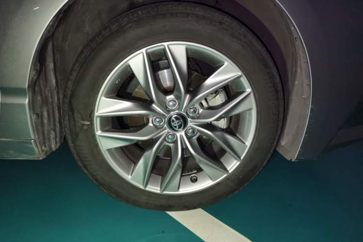 Used Toyota Avalon 2019 2.0L Luxury Edition China VI Standard Right Front Wheel Hub