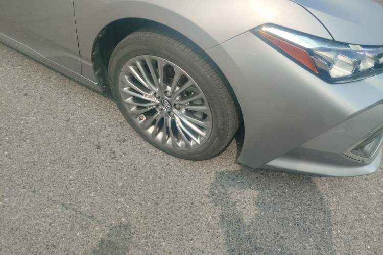 Used Toyota Avalon 2019 Dual-Engine 2.5L XLE Prestige Version China V Standard Right Front Wheel Hub