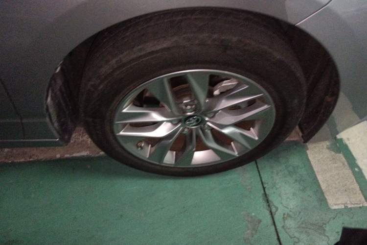 Used Toyota Avalon 2019 2.0L Luxury Edition China VI Standard Right Front Wheel Hub