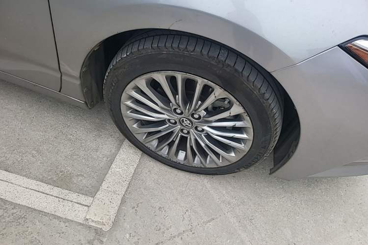 Used Toyota Avalon 2019 Dual-Engine 2.5L XLE Prestige Version China VI Standard Right Front Wheel Hub