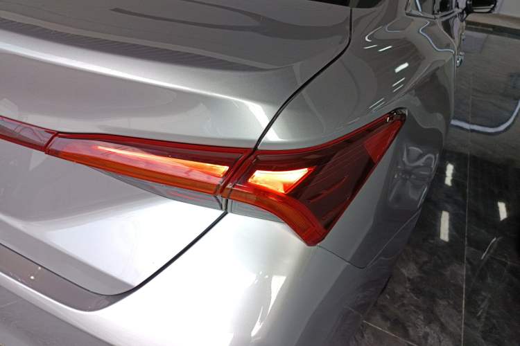 Used Toyota Avalon 2019 2.0L Luxury Edition China VI Standard Right Rear Taillight