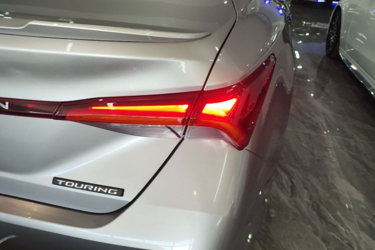 Used Toyota Avalon 2019 2.5L Touring Premium Version China VI Standard Right Rear Taillight