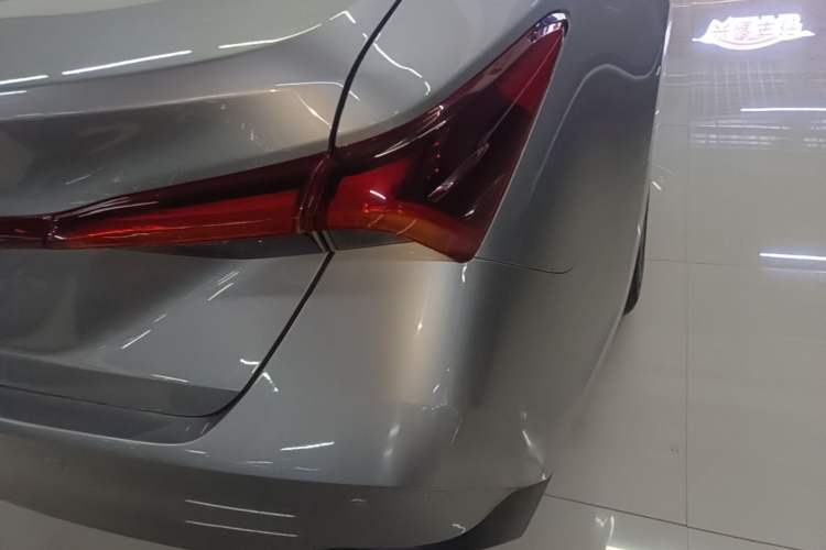 Used Toyota Avalon 2019 2.0L Luxury Edition China VI Standard Right Rear Taillight