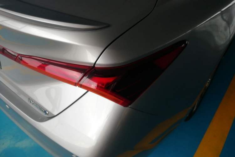 Used Toyota Avalon 2019 Dual-Engine 2.5L Luxury Edition China VI Standard Right Rear Taillight