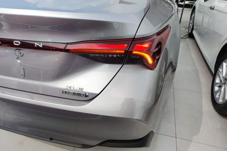Used Toyota Avalon 2019 Dual-Engine 2.5L XLE Prestige Version China VI Standard Right Rear Taillight