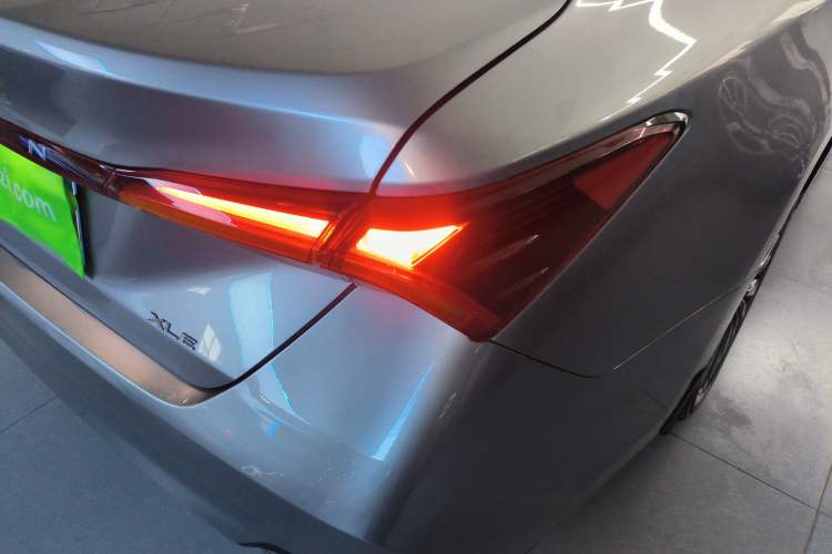 Used Toyota Avalon 2019 2.0L XLE Premium Edition China VI Right Rear Taillight