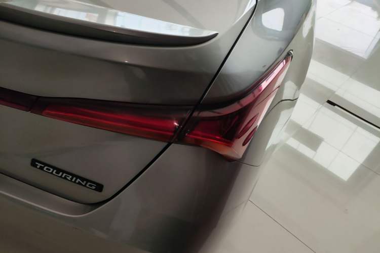 Used Toyota Avalon 2019 2.5L Touring Premium Version China VI Standard Right Rear Taillight