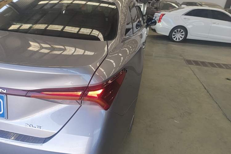 Used Toyota Avalon 2019 2.0L XLE Premium Edition China VI Right Rear Taillight