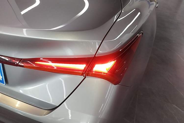 Used Toyota Avalon 2019 2.0L XLE Premium Edition China VI Right Rear Taillight