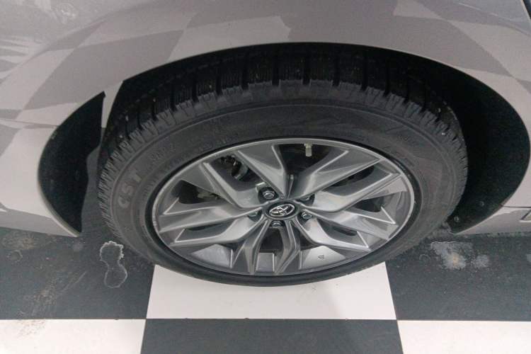 Used Toyota Avalon 2019 2.0L Ambition Edition China VI Right Rear Wheel Hub
