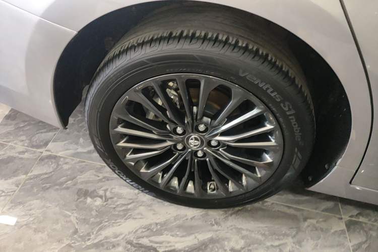 Used Toyota Avalon 2019 2.5L Touring Premium Version China VI Standard Right Rear Wheel Hub