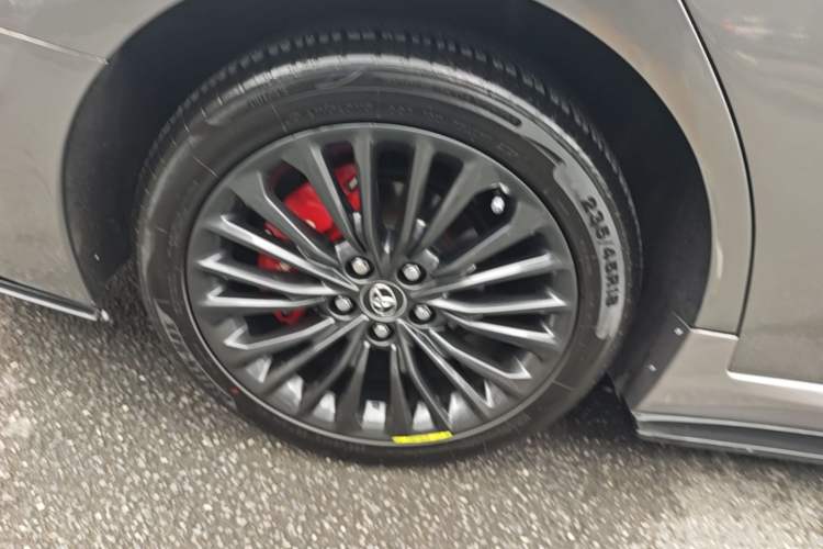 Used Toyota Avalon 2019 2.5L Touring Premium Version China VI Standard Right Rear Wheel Hub